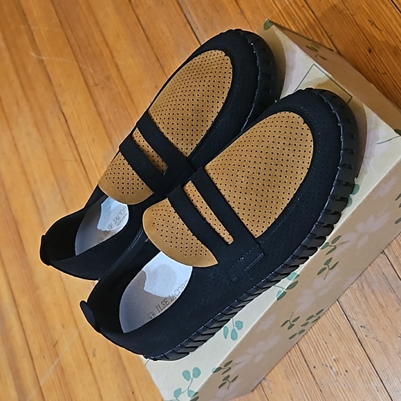 Isla Jacobsen Shoes - Picture 1 of 4
